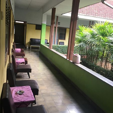 Oyo Life 1708 Hotel Budi Famili 1 Syariah Ciamis Экстерьер фото