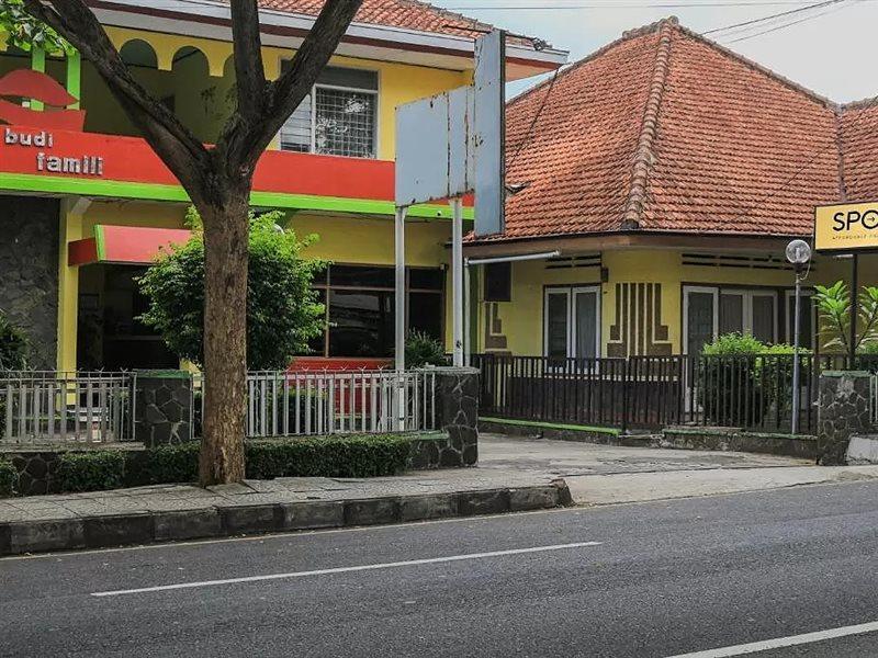 Oyo Life 1708 Hotel Budi Famili 1 Syariah Ciamis Экстерьер фото