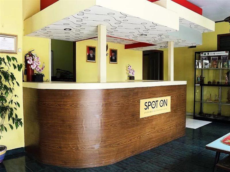 Oyo Life 1708 Hotel Budi Famili 1 Syariah Ciamis Экстерьер фото